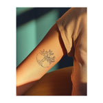 Un arbre détaillé avec des racines et des branches, entouré d'un cercle en pointillé. Il symbolise la croissance, la connexion à la nature ou le cycle de la vie.