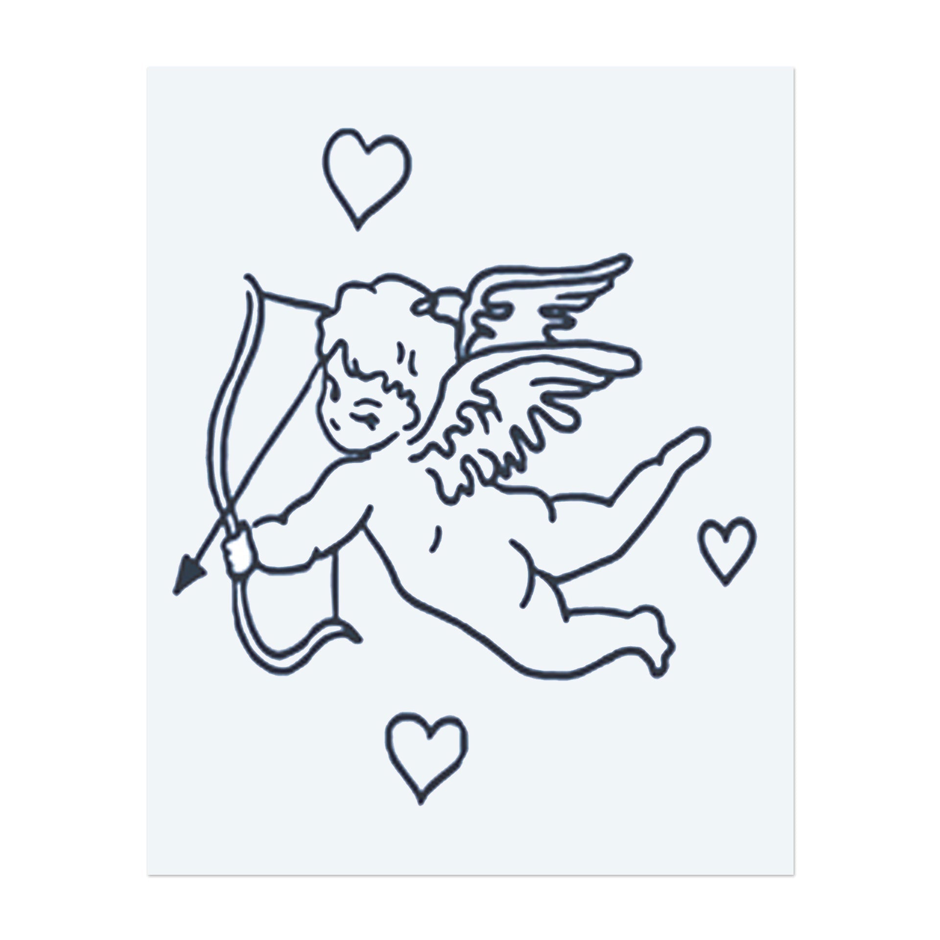 Ein süßer, engelhafter Cupid, der durch die Luft fliegt und bereit ist, einen Pfeil abzuschießen, während Herzen um ihn schweben. Dieses Tattoo ist ein süßes Symbol für Liebe und Romantik.