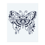 Ein zarter Schmetterling mit Herzmustern auf seinen Flügeln, umgeben von Blumen und funkelnden Details. Dieses Design symbolisiert Transformation, Schönheit und Liebe, indem es die Natur mit einem Gefühl von Magie und Staunen verbindet.