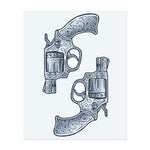 Ein Paar kunstvoll gestalteter Revolver mit filigranen Details. Diese Waffen repräsentieren Macht, Kühnheit und ein wenig Vintage-Flair. Ein großartiges Tattoo für jemanden, der einen klassischen Western-Look mit einem Hauch von Eleganz schätzt.