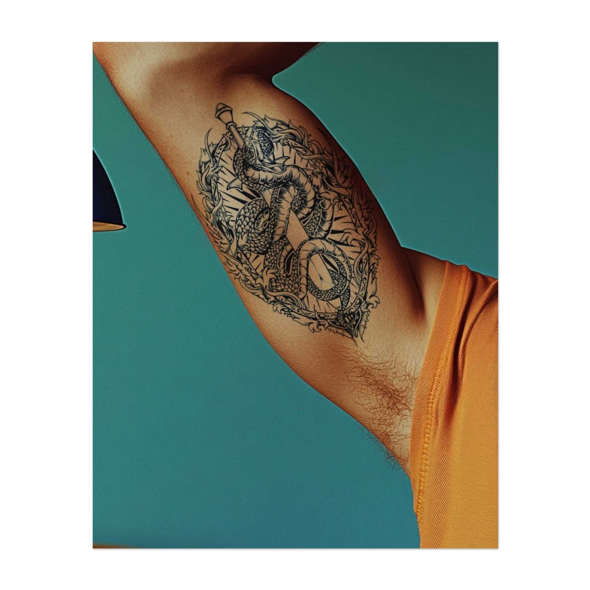 Ein Schwert, umgeben von ineinander gewundenen Schlangen, gekrönt mit Dornen und kunstvollen Details. Dieses Design symbolisiert Macht, Schutz und Transformation und spiegelt sowohl Gefahr als auch Weisheit wider. Ideal für jemanden, der Stärke und das Gleichgewicht zwischen Leben und Tod schätzt.