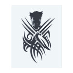 La silhouette emblématique de Wolverine avec ses griffes acérées et sa posture intrépide. Le design symbolise la puissance, la résilience et l’esprit infatigable d’un guerrier. Parfait pour quelqu'un qui s'identifie à la force, à l'indépendance et à l'esprit combatif de Wolverine.