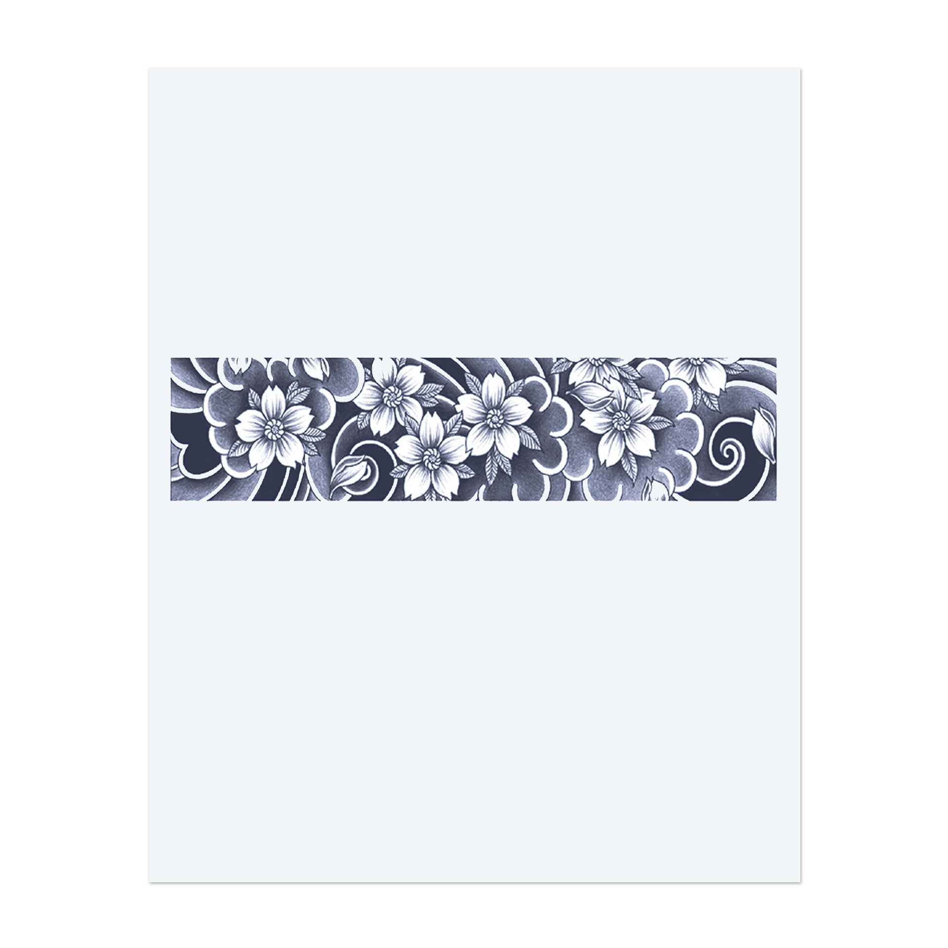 Ein zartes Band-Design mit blühenden Blumen, die sich mit wirbelnden Wellen verweben. Dieses Tattoo symbolisiert Schönheit, Wachstum und den Fluss des Lebens und verbindet die Eleganz der Natur mit sanfter Bewegung.