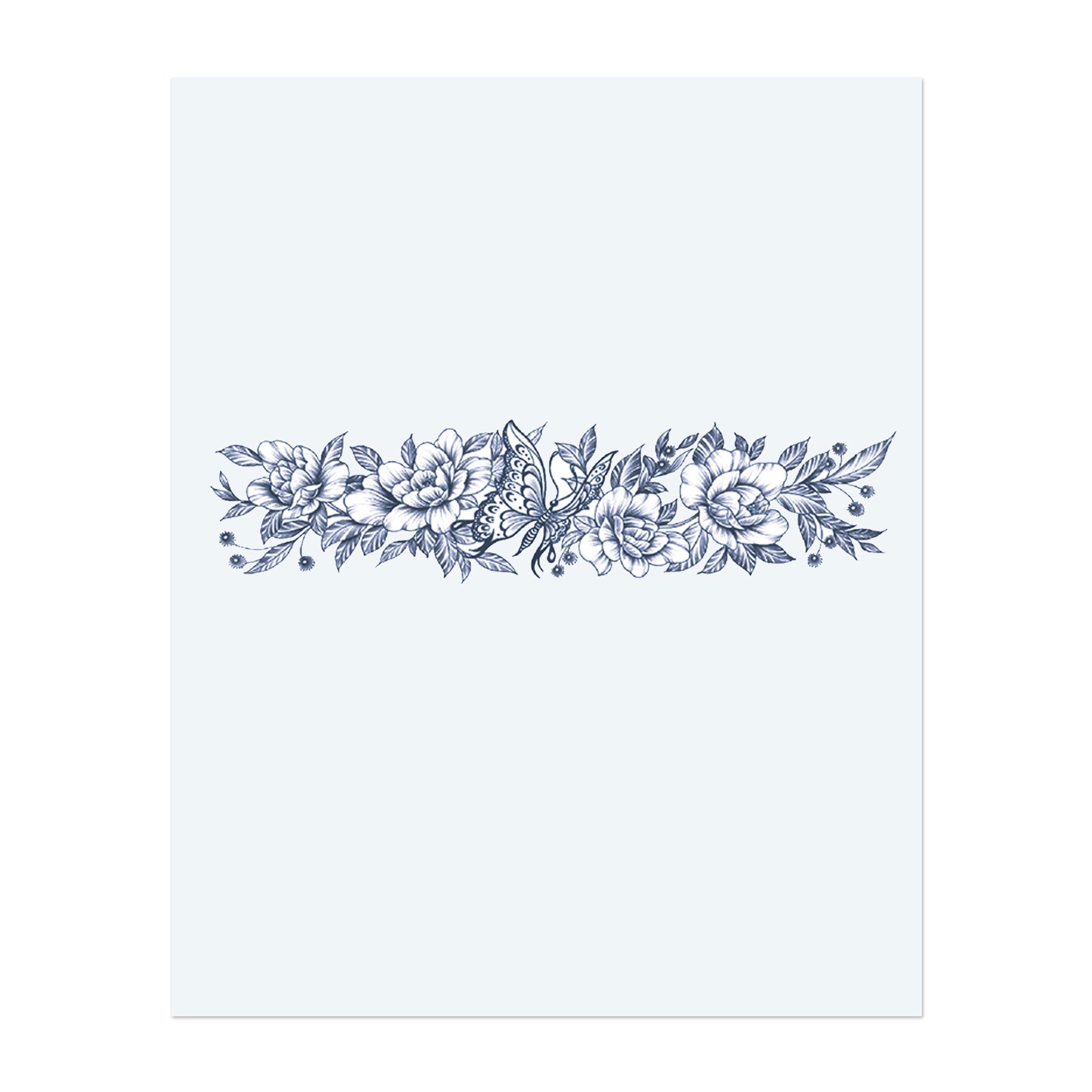 Ein anmutiges Band-Design mit blühenden Blumen und einem Schmetterling, umgeben von Blättern und Beeren. Dieses Tattoo symbolisiert Transformation, Schönheit und das zarte Gleichgewicht der Natur.