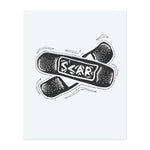 Deux bandages superposés forment un « X » avec le mot « SCAR » clairement visible au centre. Ce tatouage temporaire ludique mais expressif combine des ombres de type bande dessinée avec un message audacieux de guérison et de force à travers l'imperfection.</span></p>