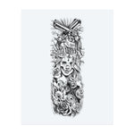 Un mélange audacieux d'art chicano, ce tatouage représente une femme Calavera souriante sous des pistolets croisés, entourée de roses, de lettres et d'iconographie religieuse. Il raconte une histoire de force, de lutte et de fierté culturelle avec des détails riches et obscurs.</span></p>