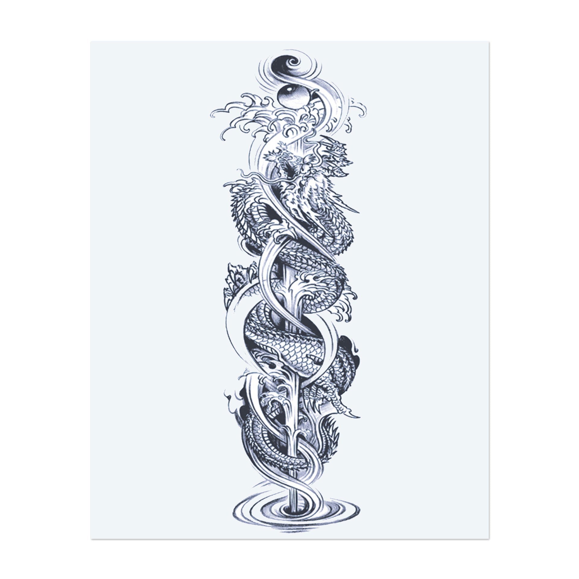 Dieses Sleeve zeigt einen majestätischen Drachen, der sich durch Wolken und Wasser windet, mit der Sonne darüber. Das Tattoo symbolisiert Balance, Macht und den ewigen Kampf zwischen Feuer und Wasser.