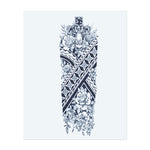Dieses Sleeve zeigt ein kraftvolles Kreuz mit dem Gesicht eines Tigers, das mit kunstvollen Tribal-Mustern verknüpft und von Rosen umgeben ist. Es symbolisiert Glauben, Stärke und den furchtbaren Schutz des Geistes.