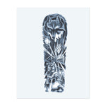 Dieses Sleeve zeigt einen mächtigen Wolf, eine betende Figur und ein Buch mit einem Schwert, das Stärke, Glauben und den Kampf zwischen Licht und Dunkelheit symbolisiert. Es repräsentiert Schutz durch Glauben und innere Stärke.