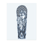 Tatouage détaillé de style réaliste représentant une figure de Madone, un enfant ange et une personne sur un chemin forestier sombre. Le design contient des ornements gothiques et un symbolisme spirituel.</p>