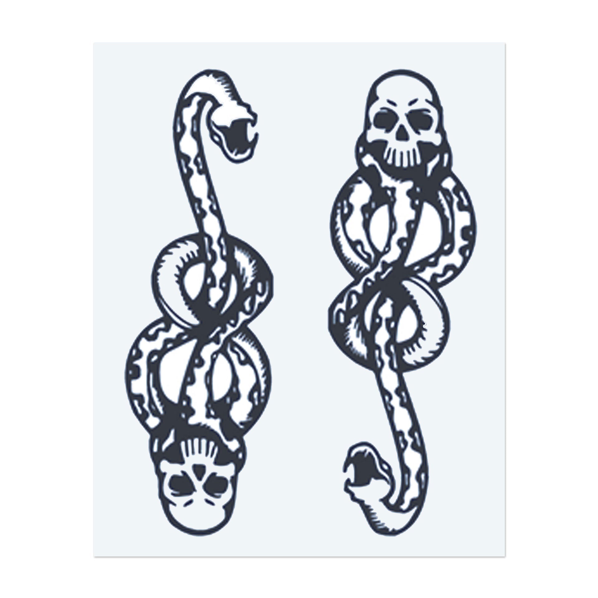 Zwei ineinander gewundene Schlangen, jede mit einem Totenschädel an ihrem Kopf, symbolisieren Gefahr, Tod und Wiedergeburt. Die Schlangen, die sich umeinander winden, repräsentieren das Gleichgewicht zwischen Leben und Tod in einem kühnen und auffälligen Design.