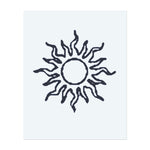Eine kräftige, strahlende Sonne mit wellenförmigen Strahlen. Dieses Tattoo repräsentiert Wärme, Energie und Positivität und symbolisiert die Kraft der Sonne, Licht und Hoffnung in die Welt zu bringen. Perfekt für diejenigen, die das Leben mit Leidenschaft und Licht umarmen.