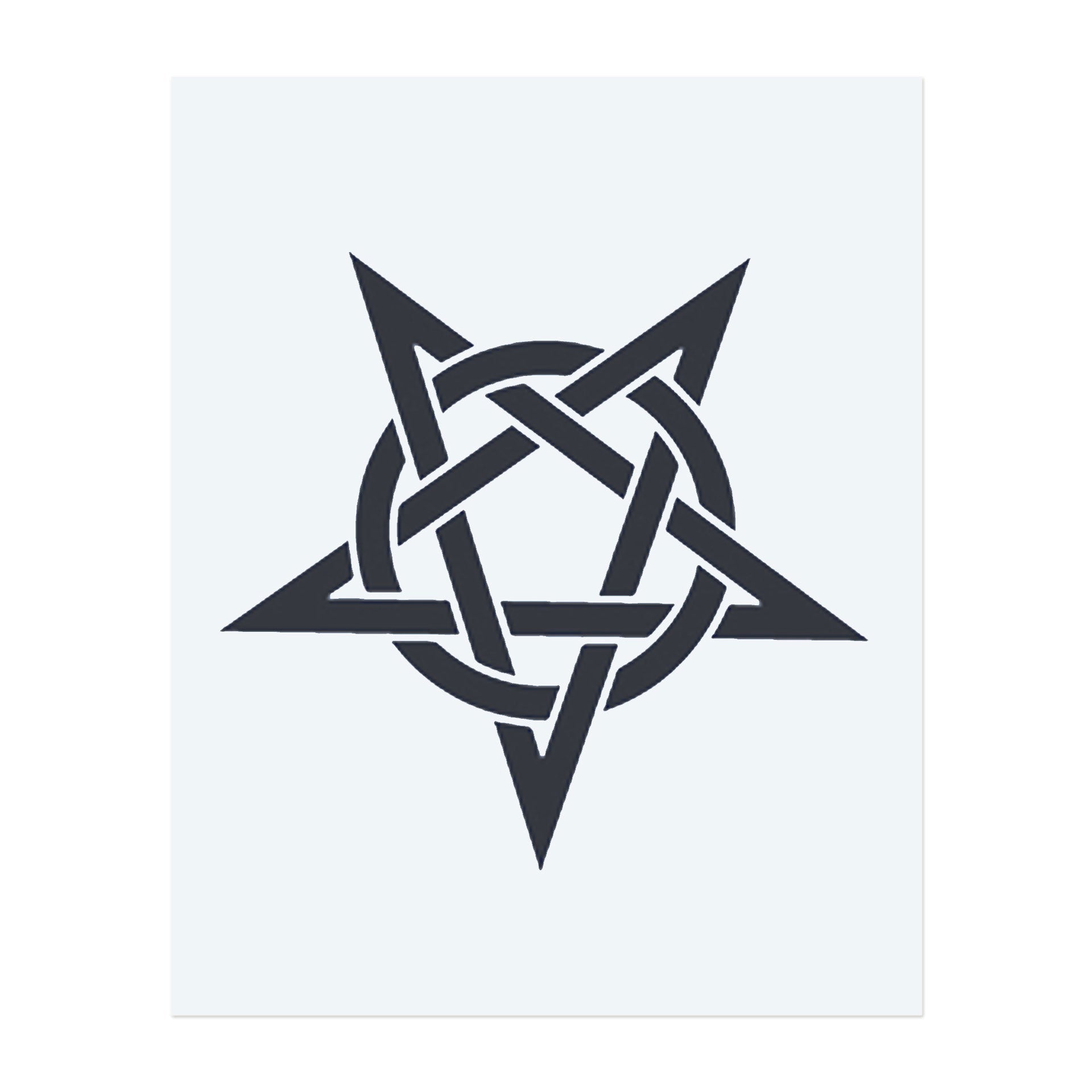 Ein kräftiger, geometrischer Stern, der aus ineinander verschlungenen Linien besteht. Dieses Tattoo symbolisiert Stärke, Einheit und Verbindung und vereint keltische Tradition mit modernem Design. Perfekt für diejenigen, die tiefere Bedeutungen und kunstvolle Muster schätzen.