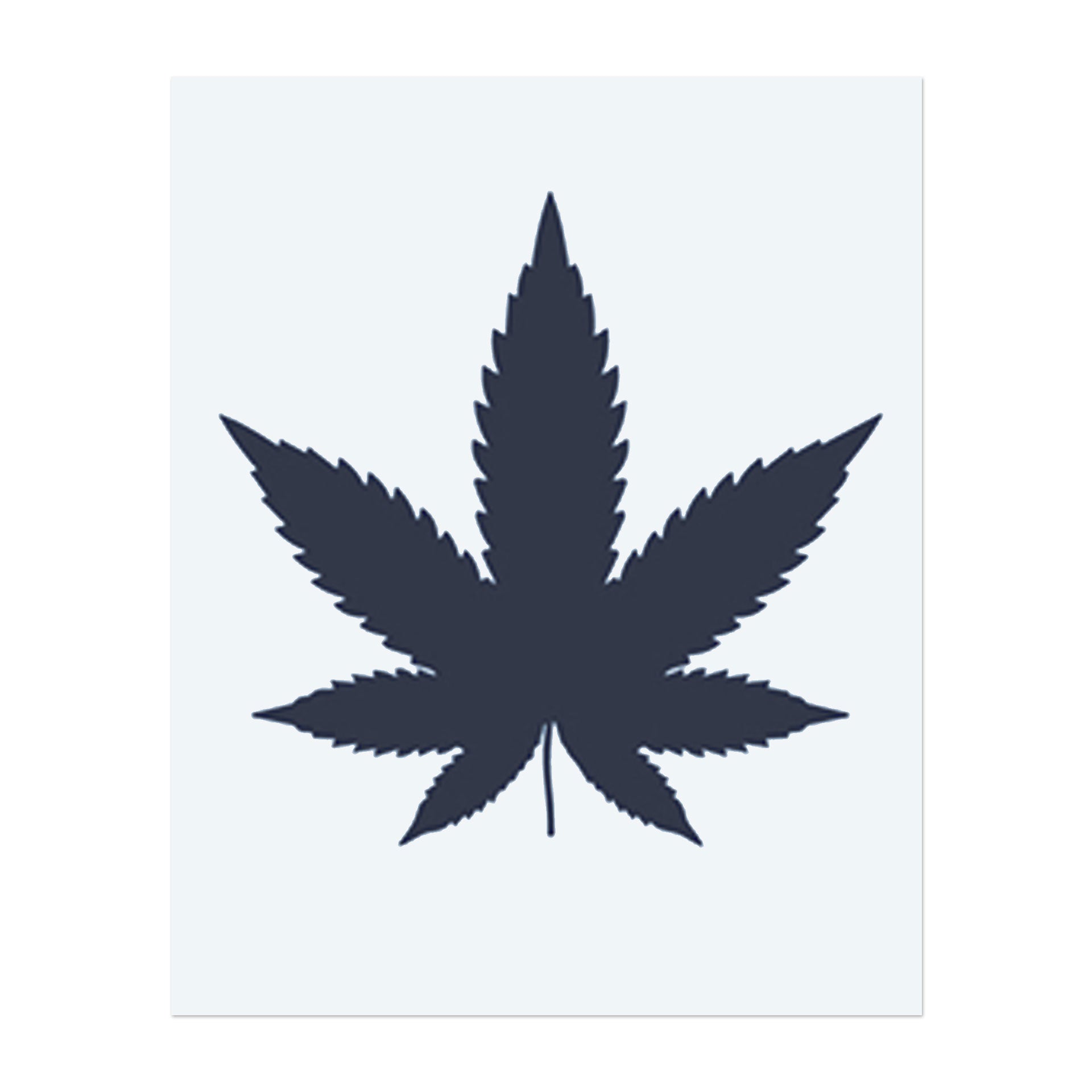 Ein detailliertes Cannabisblatt. Dieses Tattoo symbolisiert Freiheit, Wachstum und Verbindung zur Natur, ideal für diejenigen, die die Kraft der Natur und ihre heilenden Eigenschaften umarmen.