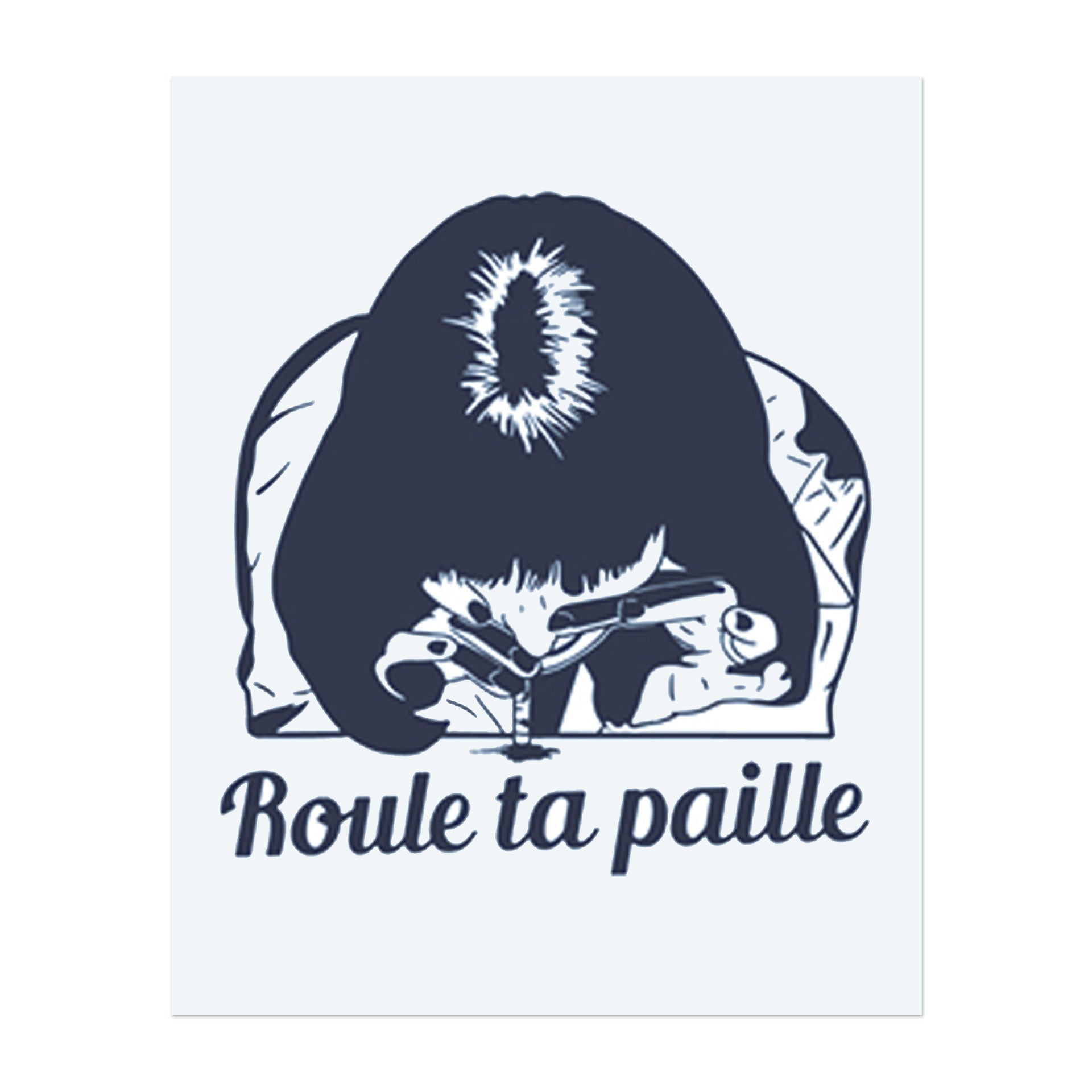 Eine Frau mit gesenktem Kopf, umgeben von Rauch und einem verspielten Spruch "Roule ta paille." Dieses Tattoo symbolisiert Selbstausdruck, Entspannung und eine sorgenfreie Haltung, ideal für diejenigen, die Individualität schätzen und ohne Urteil leben.