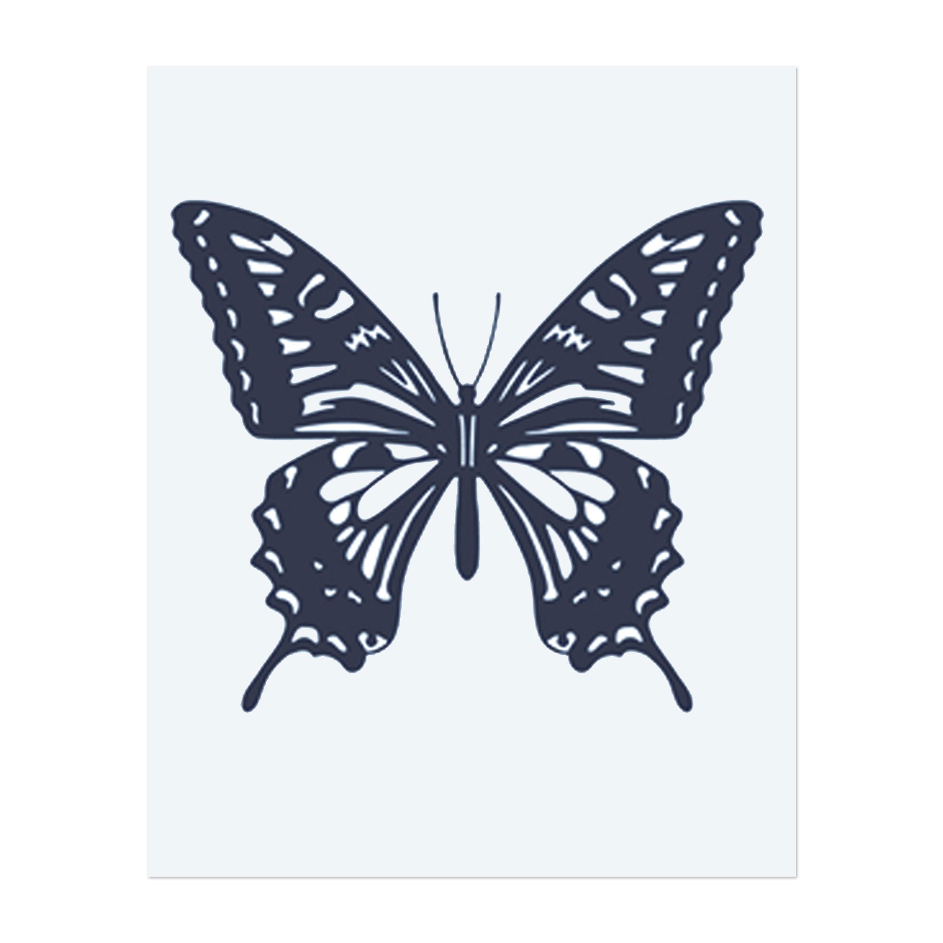 Ein wunderschön detaillierter Schmetterling mit offenen Flügeln, der Freiheit und Schönheit symbolisiert. Dieses Tattoo repräsentiert Veränderung, Anmut und persönliches Wachstum und ist perfekt für diejenigen, die die Übergänge des Lebens mit Eleganz umarmen.