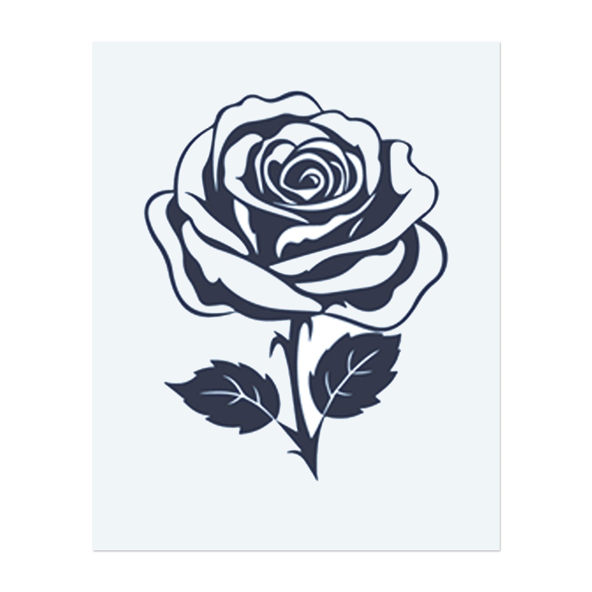 Eine einzelne Rose, die sich in perfekter Symmetrie entfaltet. Dieses elegante Tattoo fängt die Schönheit der romantischsten Blume der Natur ein.