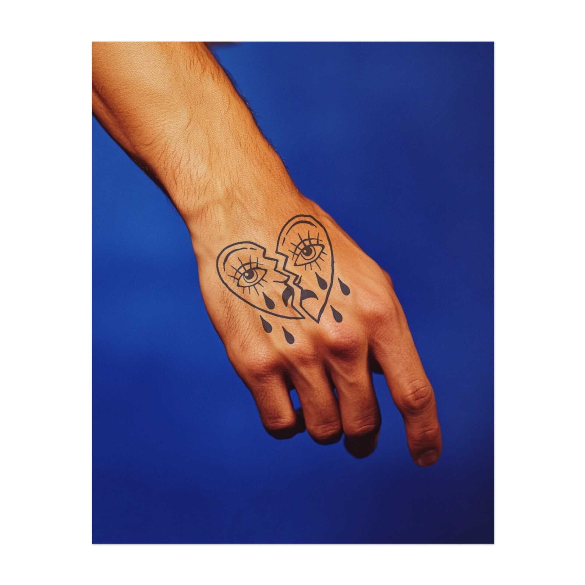Ein zerbrochenes Herz mit Augen und Tränen. Es repräsentiert Herzschmerz, emotionale Schmerzen oder einen verletzlichen Zustand. Ein auffälliges und emotional aufgeladenes Design.