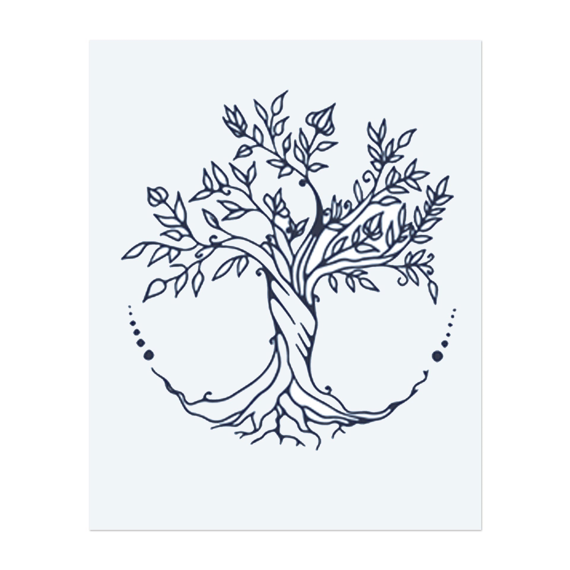 Ein detaillierter Baum mit Wurzeln und Ästen, eingeschlossen in einen gepunkteten Kreis. Er symbolisiert Wachstum, Verbindung zur Natur oder den Zyklus des Lebens.